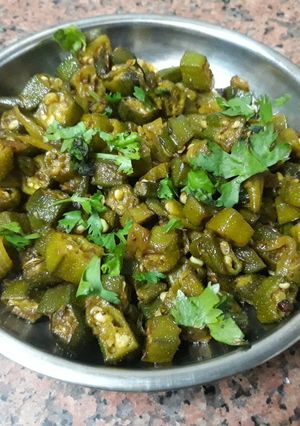 A picture of Chatpata Bhindi fry.