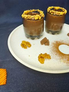 હોટ ચોકલેટ વિથ વોલનટ (Hot Chocolate With Wallnut Recipe In Gujarati) રેસીપી મુખ્ય ફોટો