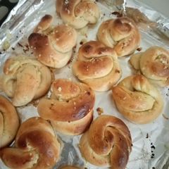 A picture of Garlic Knots #flour #cookedwithcookpad.