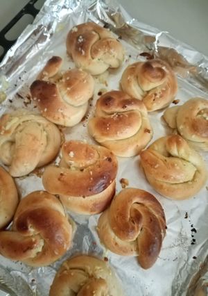 A picture of Garlic Knots #flour #cookedwithcookpad.