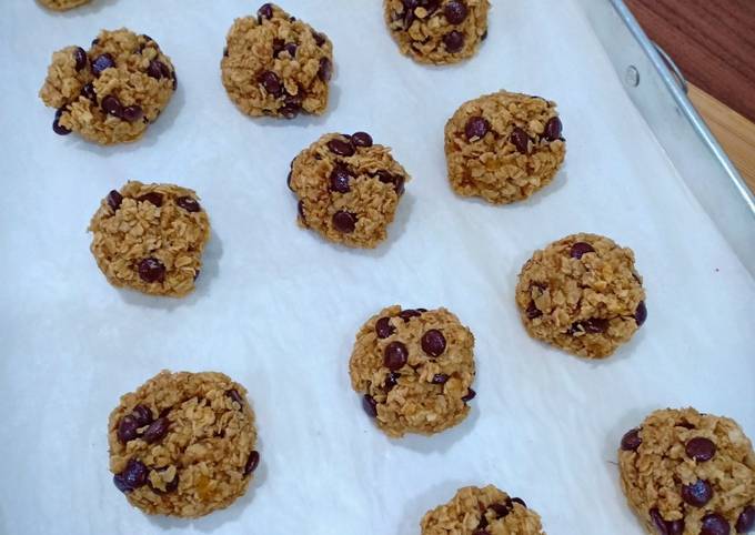 Soft and chewy banana oat cookies