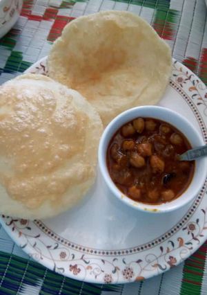 A picture of Chole Bhature.