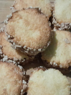 Una foto de Alfajores de coco