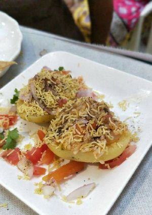 A picture of Allu katori chaat.