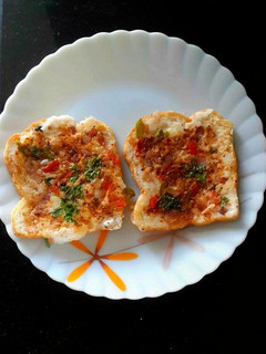 தோசைமாவு பிரட் டோஸ்ட் (Dosai Maavu Bread Toast REcipe in Tamil) செய்முறை முக்கிய புகைப்படம்