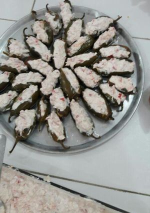 Una foto de Chiles jalapeños rellenos de atún