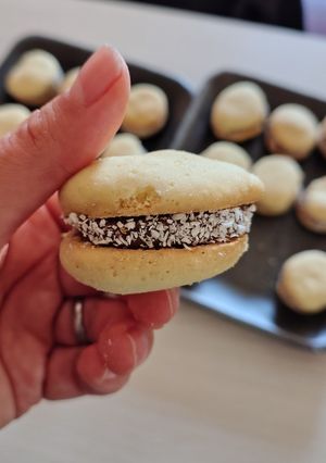 Una foto de Alfajores de maicena (sin manteca)
