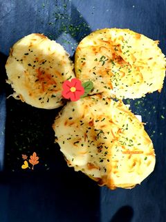 Una foto de Patatas rellenas de champiñones y bechamel
