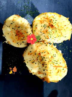 Una foto de Patatas rellenas de champiñones y bechamel