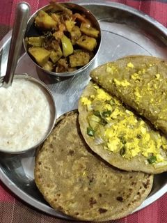 पनीर स्टफ्ड पराठा (Paneer stuffed paratha recipe in Hindi) रेसिपी मुख्य फोटो