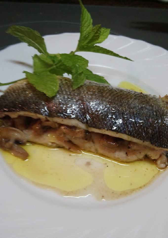 Una foto de Lubina rellena