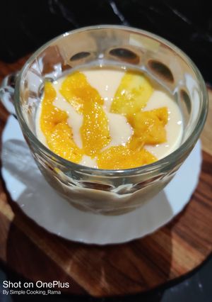 A picture of Mango Milk Shake with Vanilla Ice Cream.