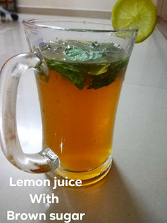 எழுமிச்சை ஜுஸ் நாட்டு சர்க்கரையுடன் (Elumichai juice recipe in tamil) செய்முறை முக்கிய புகைப்படம்