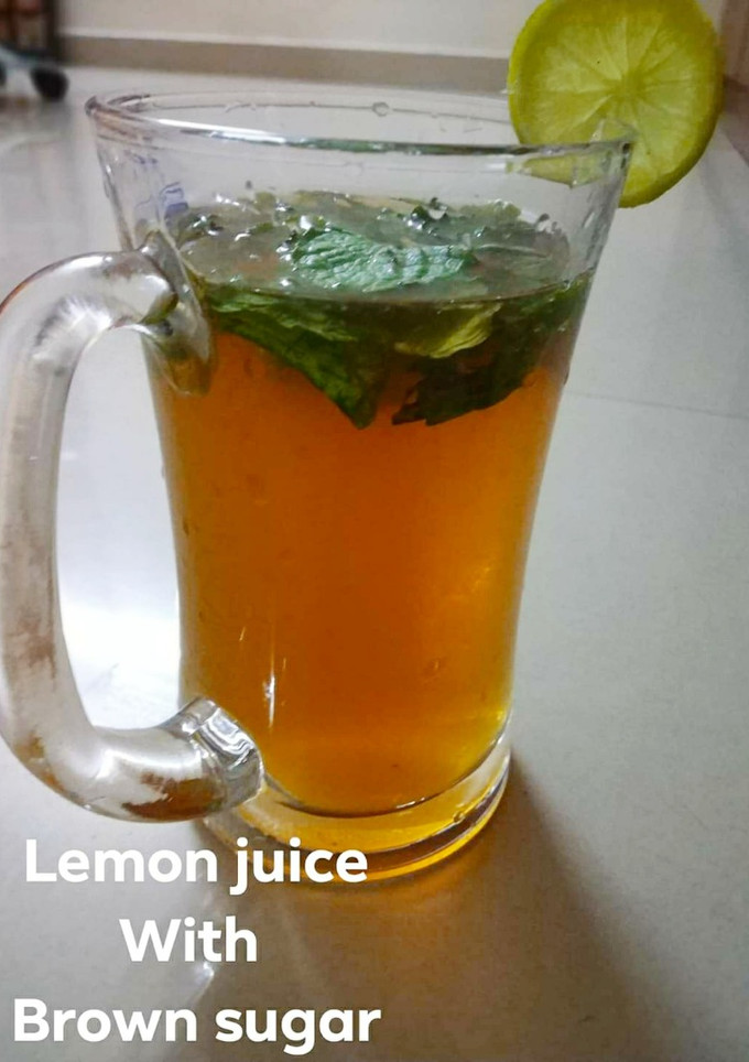 எழுமிச்சை ஜுஸ் நாட்டு சர்க்கரையுடன் (Elumichai juice recipe in tamil) செய்முறை முக்கிய புகைப்படம்