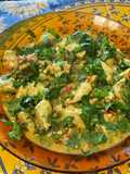 Poulet aux poivrons, petits pois, coriandre et curcuma