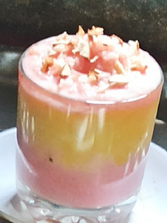 मैंगो ट्रीफल पुडिंग (Mango trifle pudding recipe in Hindi) रेसिपी मुख्य फोटो