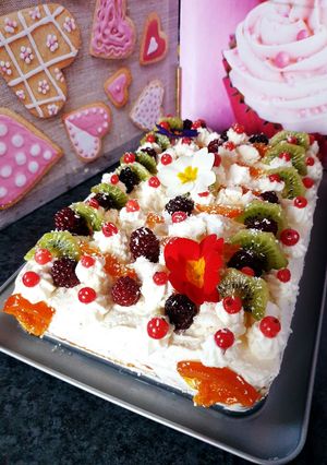 Une photo de Gâteau 🍰 sans cuisson aux fruits rouges petits beurre chantilly 😋
