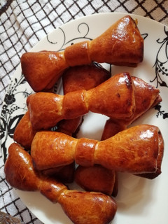 A picture of Bow tie cardamon bread.