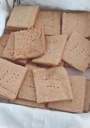 Una foto de Pettitcoat Tails (galletitas de manteca escocesas)