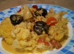 Una foto de Coliflor al curry con leche de coco