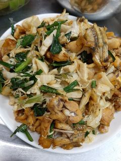 Hình của món Ếch xào măng.