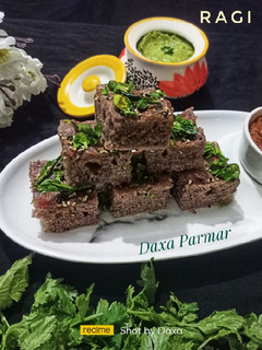 રાગીના ઢોકળા (Ragi Dhokla Recipe In Gujarati) રેસીપી મુખ્ય ફોટો