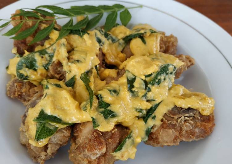 Langkah Mudah untuk Membuat Ayam saos telur asin plus daun kari…. ????????????, Bisa Manjain Lidah