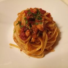 A picture of Linguine con ragú di polpo e porcini.