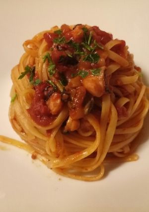 A picture of Linguine con ragú di polpo e porcini.