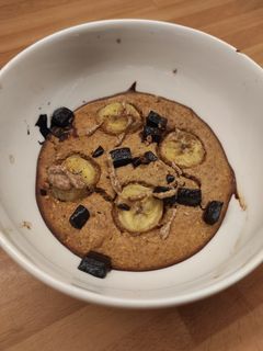 Una foto de Banana bread baked oats 🍌