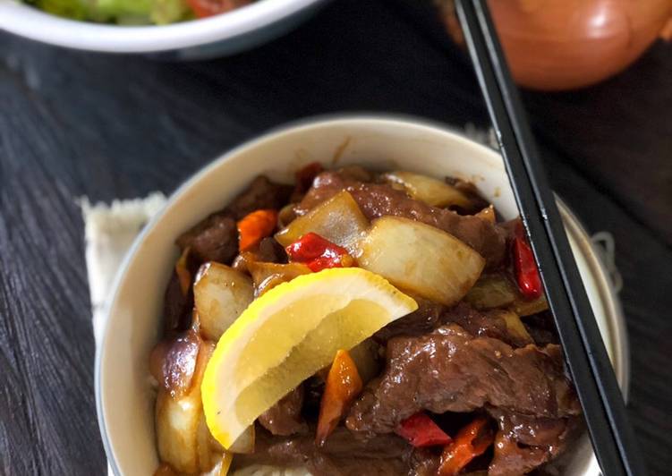 Rice bowl daging sapi bawang bombay