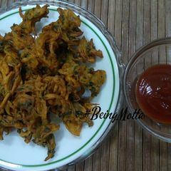 A picture of Kanda-Methi Cripsy Pakoras.