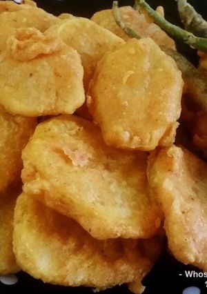 A picture of Whosayna’s Aaloo and Mirchi Pakoras.