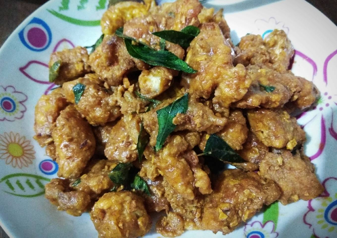 Ayam goreng telur asin