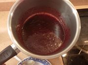 Una foto de salsas para carnes vino
