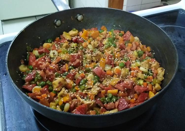 Saltado de cecina y pollo