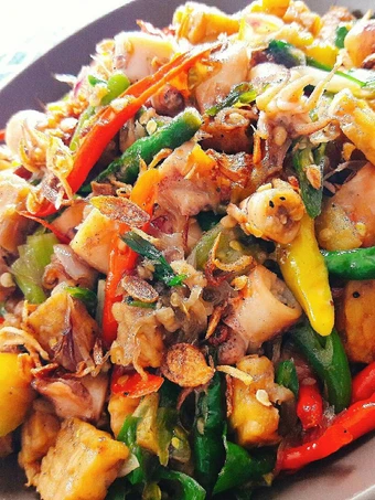 Langkah Mudah untuk Menyiapkan Resep  Tumis pedas cumi asin dan tempe yang Enak, Bisa Manjain Lidah