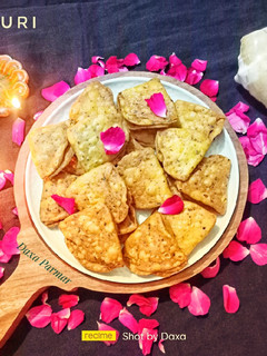 ફરસી પૂરી (Farsi Poori Recipe In Gujarati) રેસીપી મુખ્ય ફોટો