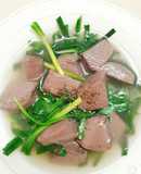 Canh hẹ nấu huyết