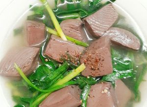Hình của món Canh hẹ nấu huyết.