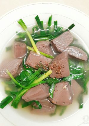 Hình của món Canh hẹ nấu huyết.