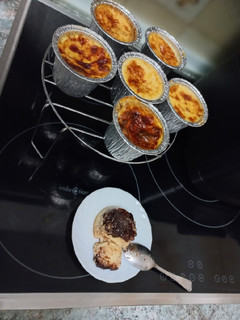 Una foto de Flan de huevo en freidora de aire (Cosori)