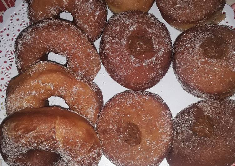 Donas y berlinas o bolas rellenas sin manteca