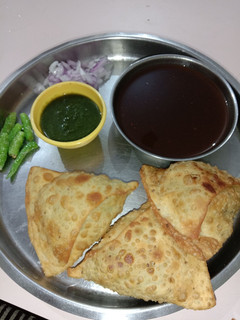 સમોસા (Samosa Recipe in Gujarati) રેસીપી મુખ્ય ફોટો