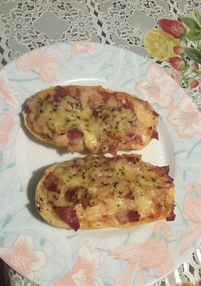 Una foto de Paninis jamón y beicon