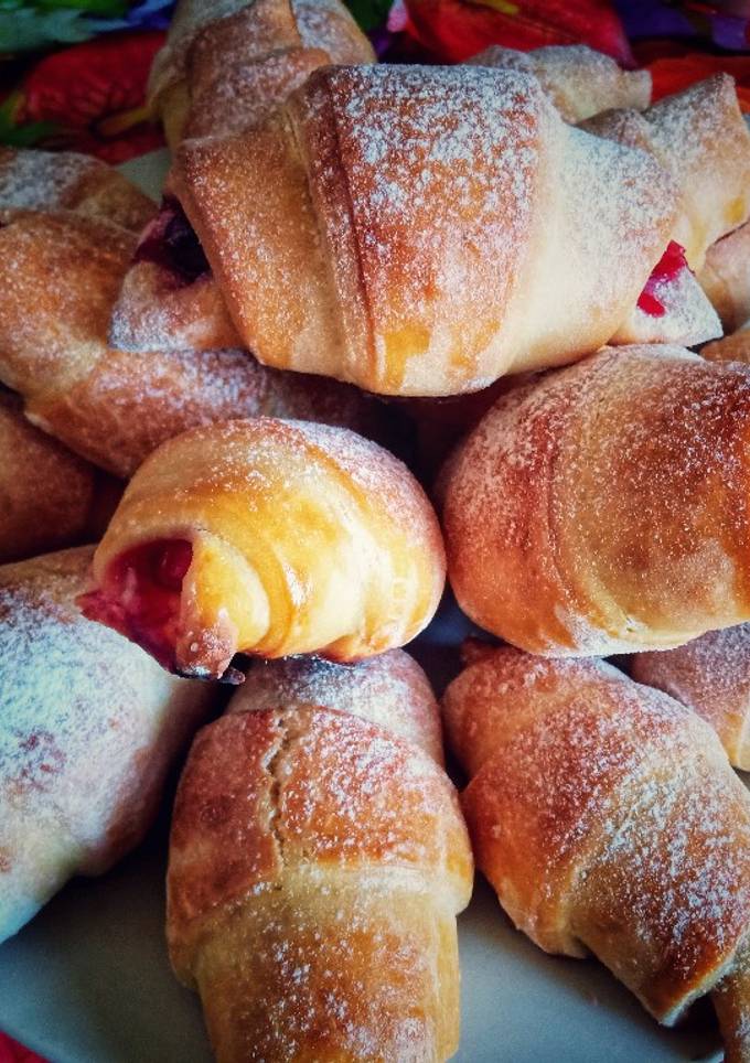 Рогалики з вишнями ❤️