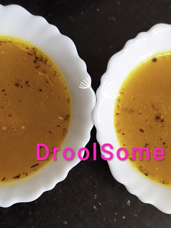 மூலிகை சிக்கன் சூப் (Mooligai chicken soup recipe in tamil) செய்முறை முக்கிய புகைப்படம்