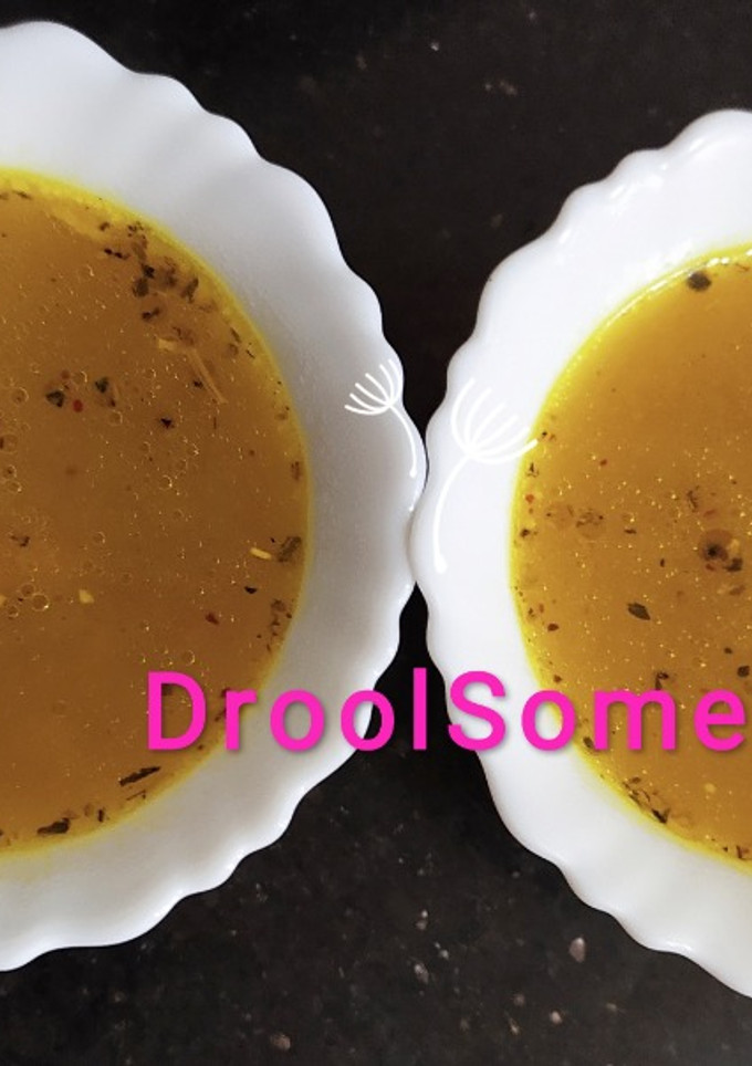 மூலிகை சிக்கன் சூப் (Mooligai chicken soup recipe in tamil) செய்முறை முக்கிய புகைப்படம்