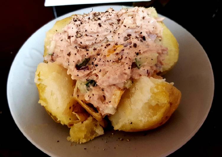 Simple Way to Prepare Ultimate My Tuna Cheesy salad jacket Potato 😍