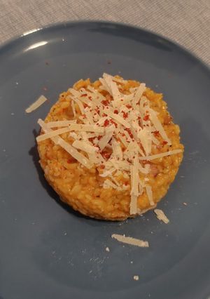 Una foto de Risotto de calabaza, tomates cherry y ajos asados